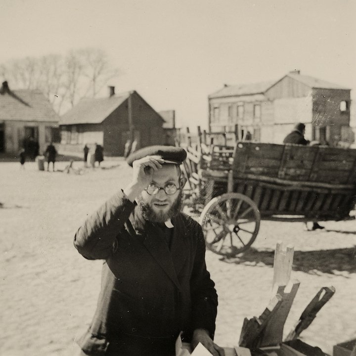 Еврейский мужчина в одном из оккупированных населенных пунктов. СССР, 1941 год