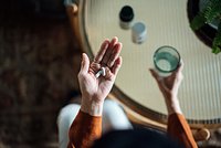 Кровотечения, аллергии и токсические реакции. Как правильно пить таблетки, чтобы не навредить себе? 