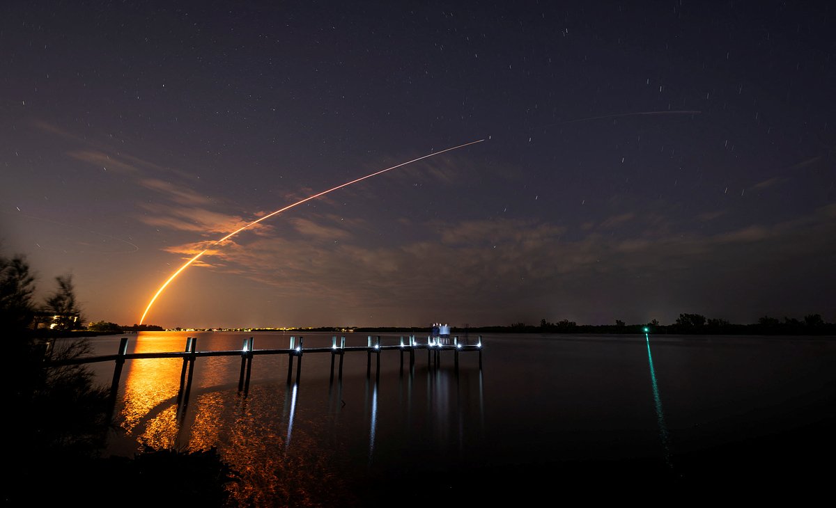 Старт ракеты Falcon 9 с аппаратом Nova-C