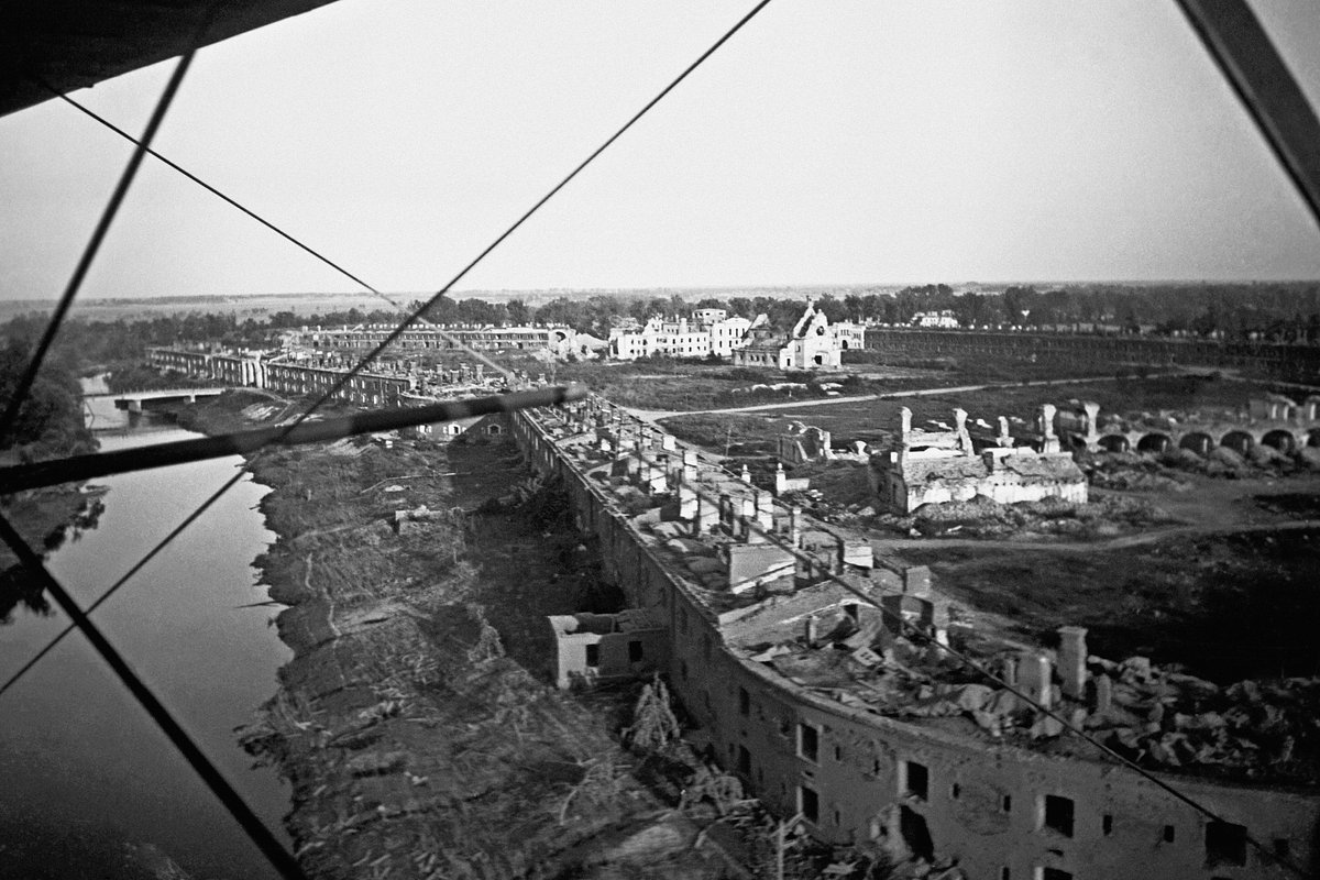 Брестская крепость в день освобождения. 28 июля 1944 года
