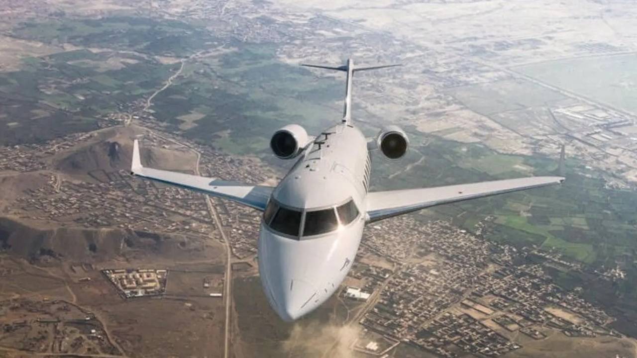 US surveillance plane circles over Estonia and Latvia near Russia